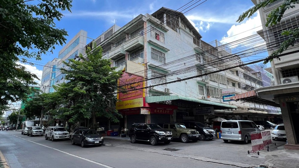 For SaleShop HouseSiam Paragon ,Chulalongkorn,Samyan : For sale: 2 shophouses, 31.5 sq m, Rong Muang, Pathum Wan