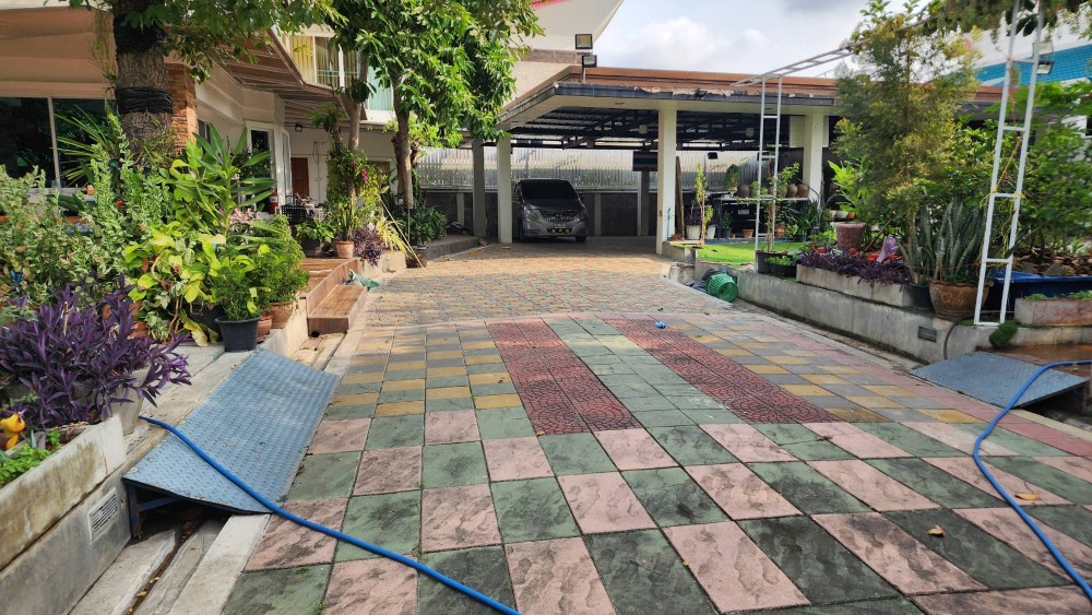 For SaleHouseLadkrabang, Suwannaphum Airport : 2-storey detached house, 307 square wah, Khumklao Road, Soi 35, Lat Krabang, near expressway, Airport Link