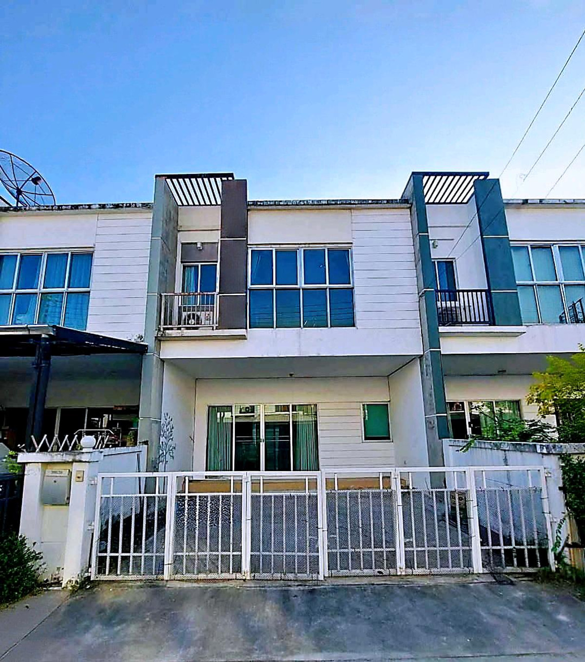 For RentTownhomeLadkrabang, Suwannaphum Airport : 🚩🍀⭐Townhouse for rent, Nara Town, Wongwaen - Bangna, on Kanchanaphisek Road, hurry to reserve before anyone else, house width 6 meters, can park 2 cars, good location, convenient transportation✅