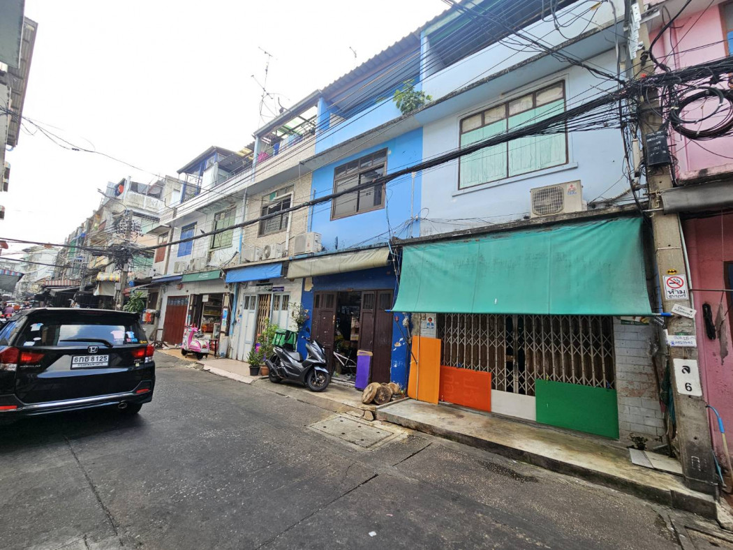 For SaleShop HouseYaowarat, Banglamphu : For sale: 2-storey commercial building, 10 units, 92.5 sq m, near MRT Sam Yot