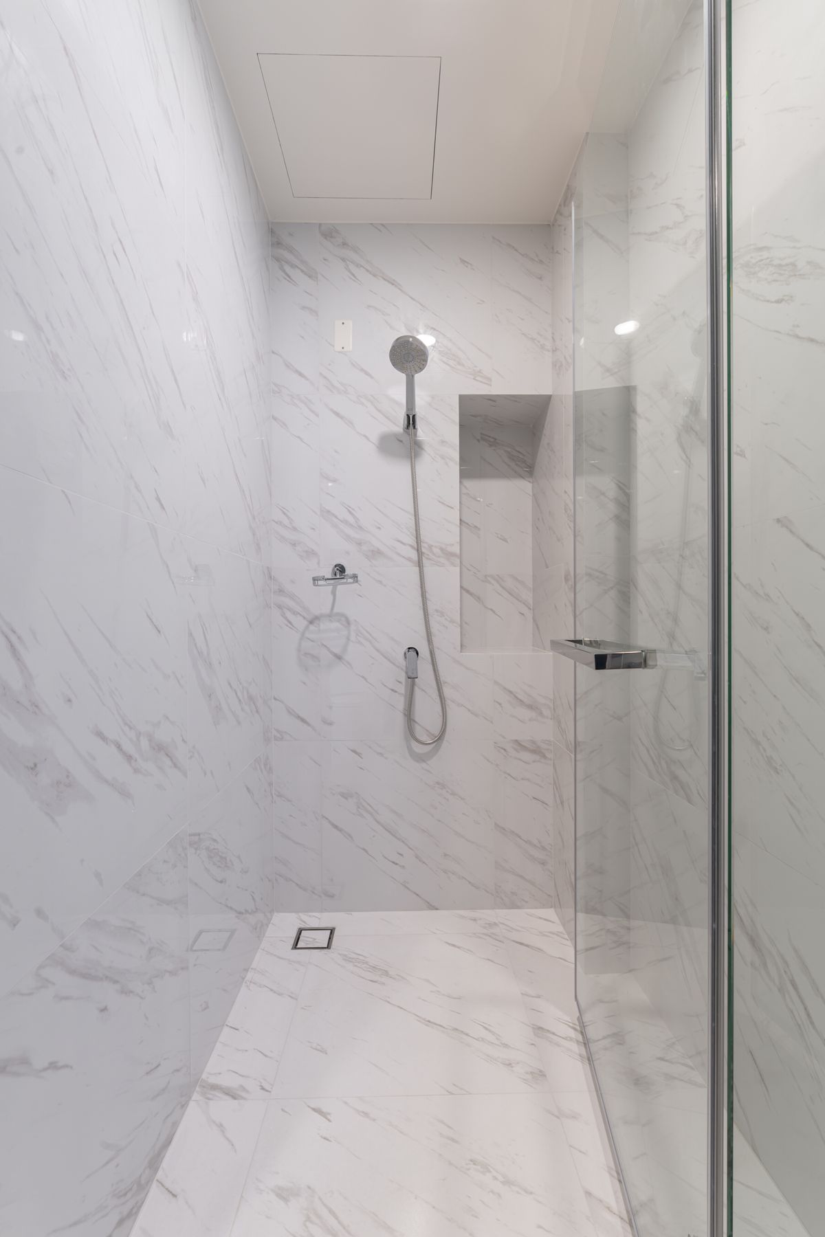 For SaleCondoBangna, Bearing, Lasalle : Last 5 units!! 2 HOUSEHOLD STORES The best deal of the year!! HOUSEHOLD 5.99 million.* Free! Fully furnished + free transfer fee* Spacious living, beautiful view, corner room in every unit with 2 parking rights at 𝗜𝗗𝗘𝗢 𝗠𝗢𝗕𝗜 Sukhumvit