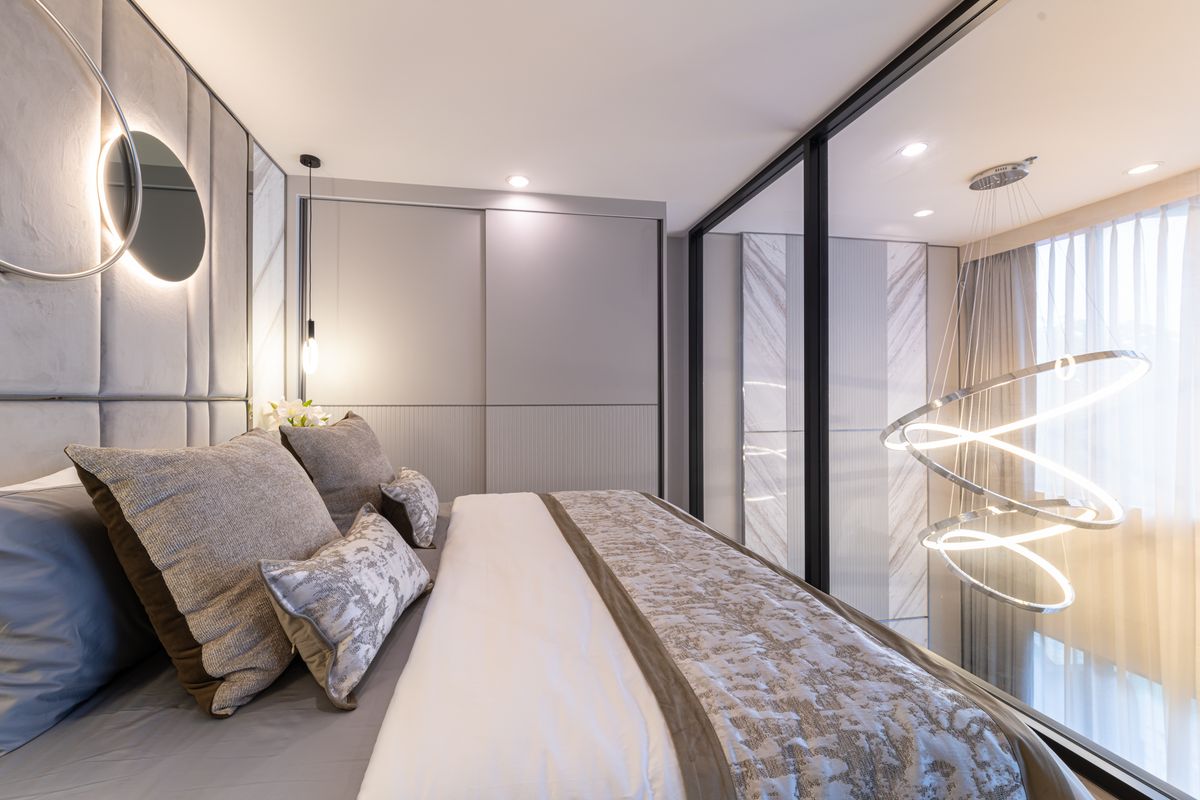 For SaleCondoBangna, Bearing, Lasalle : Last 5 units!! 2 HOUSEHOLD STORES The best deal of the year!! HOUSEHOLD 5.99 million.* Free! Fully furnished + free transfer fee* Spacious living, beautiful view, corner room in every unit with 2 parking rights at 𝗜𝗗𝗘𝗢 𝗠𝗢𝗕𝗜 Sukhumvit