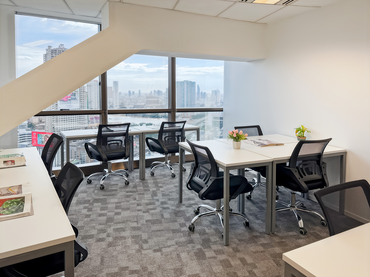 For RentSilom, Saladaeng, Bangrak : All-inclusive access to coworking space in Regus Chartered Square