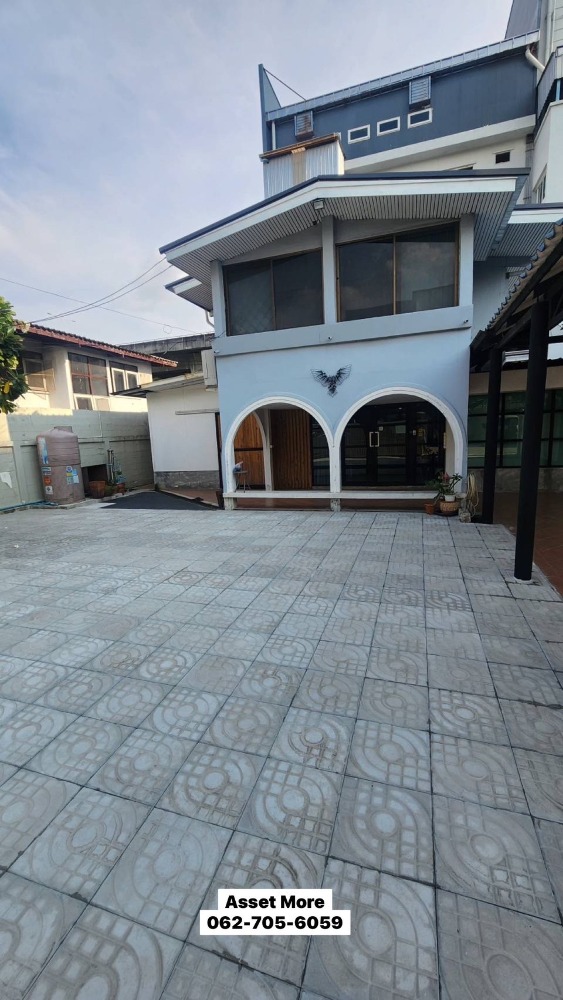 ให้เช่าบ้านพัฒนาการ ศรีนครินทร์ : ปล่อยเช่าบ้านเดี่ยว2ชั้นราคาดี  (หลังเดอะไนน์พระรามเก้า)  ขนาด81ตารางวา ถนนพระรามเก้า เขต/แขวงสวนหลวง ทะลุเส้นรามคำแหงได้