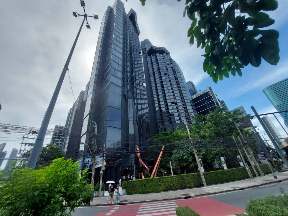 ขายคอนโดพระราม 9 เพชรบุรีตัดใหม่ RCA : ASHTON ASOKE-RAMA9 คอนโดพร้อมอยุู่  บนแยกอโศก-พระราม 9 เพียง 230 ม.จาก MRT พระราม  9  ราคา 7.19 ลบ.*