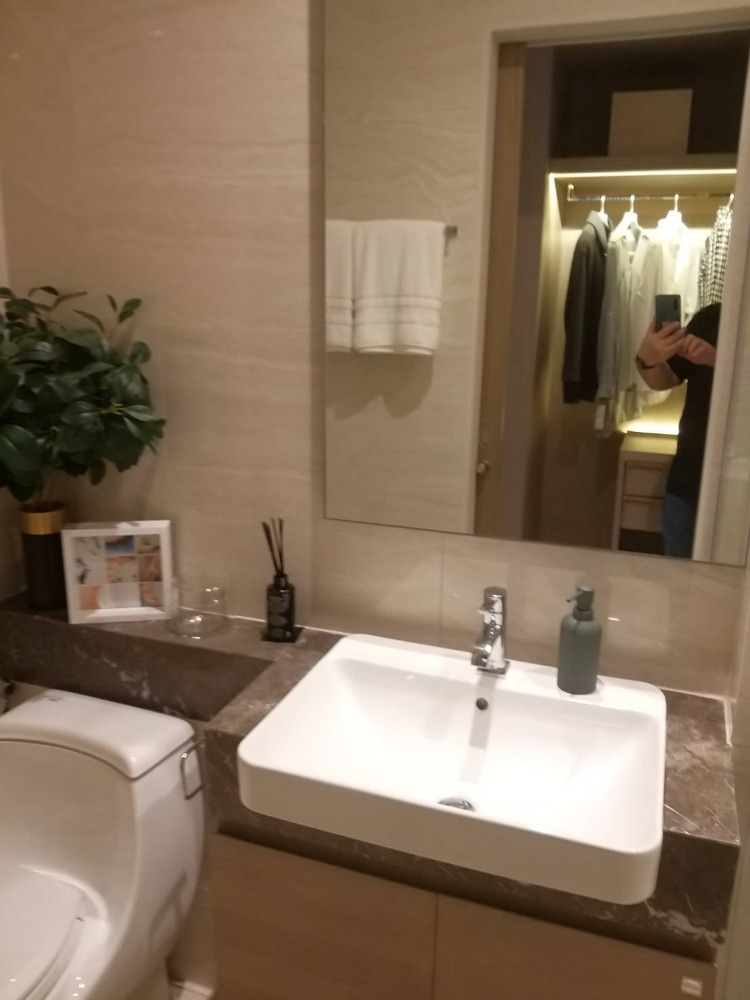 ขายคอนโดสีลม ศาลาแดง บางรัก : แอชตัน สีลม คอนโดพร้อมอยู่ทำเลสีลม ใกล้ BTS ช่องนนทรี เพียง 350 ม. 1 Bed เริ่มราคา 7.39 ลบ.*