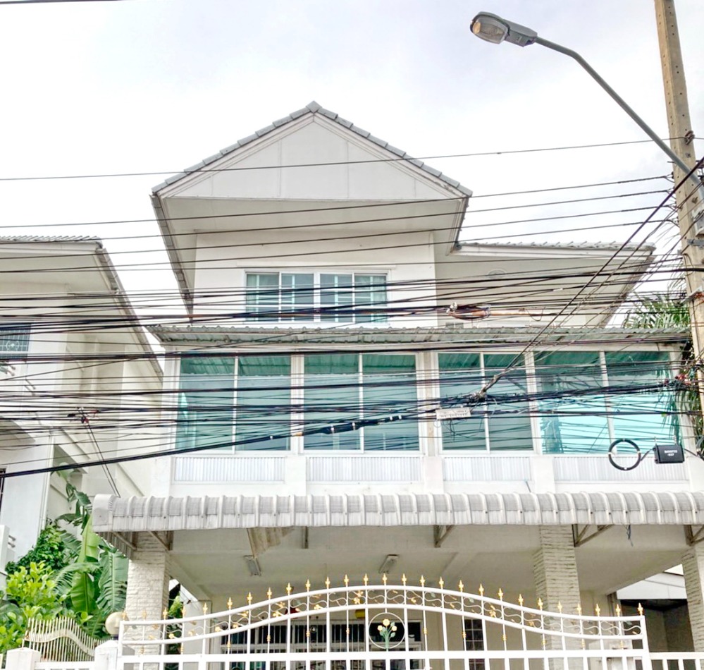 For RentHouseRatchadapisek, Huaikwang, Suttisan : HK0064😊😍 For RENT, SELL For rent, sale 4-storey detached house🚪4 bedrooms🚄near MRT Huai Khwang🔔House area: 50 sq m🔔Usable area: 300 sq m💲Rent: 55,000฿💲Sale: 19,000,000฿📞O99-5919653,O65-9423251✅LineID:@sureresidence