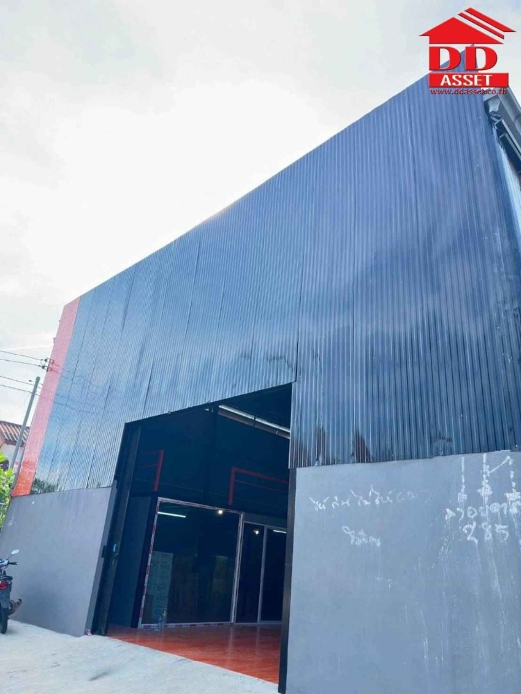 For SaleWarehouseUbon Ratchathani : Warehouse for sale in the center of Warin Chamrap, Ubon Ratchathani, with office and bathroom inside. Code: F8020