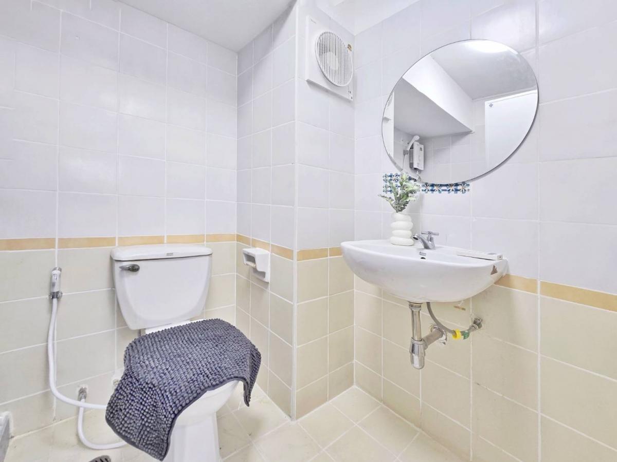 ขายคอนโดเสรีไทย-นิด้า : 🔥 อย่ารอช้า! คอนโด 2 ห้องนอน 1 ห้องน้ำ  ระเบียงกว้างนั่งชิลๆ ได้ทุกวัน 📍ทำเลปัง ใกล้เดอะมอลล์ บางกะปิ 🌳อัสสกาญจน์เพลส🌳