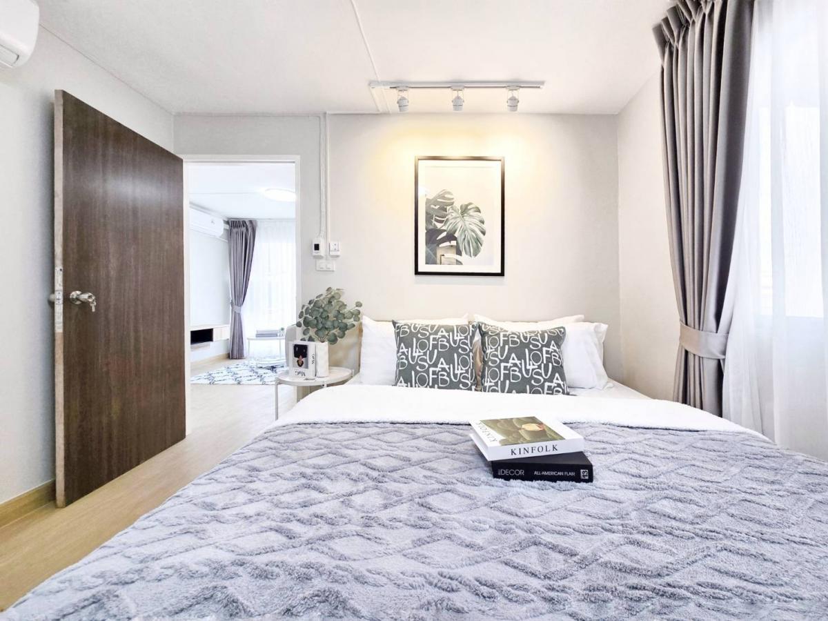 ขายคอนโดเสรีไทย-นิด้า : 🔥 อย่ารอช้า! คอนโด 2 ห้องนอน 1 ห้องน้ำ  ระเบียงกว้างนั่งชิลๆ ได้ทุกวัน 📍ทำเลปัง ใกล้เดอะมอลล์ บางกะปิ 🌳อัสสกาญจน์เพลส🌳