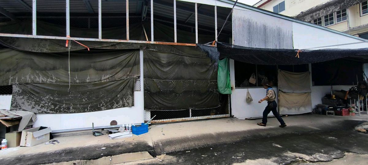 ขายโรงงานอ่อนนุช อุดมสุข : ขายที่ดินแถมตึกใกล้BTSและสายสีเหลือง 1047.5 ตร.ว.(2ไร่ 2งาน 47.6ตร.ว) จากปากซอยอ่อนนุช25 เพียง 30เมตร ใกล้ BTS อ่อนนุช ใกล้รถไฟฟ้าสายสีเหลือง เดินทางสะดวก