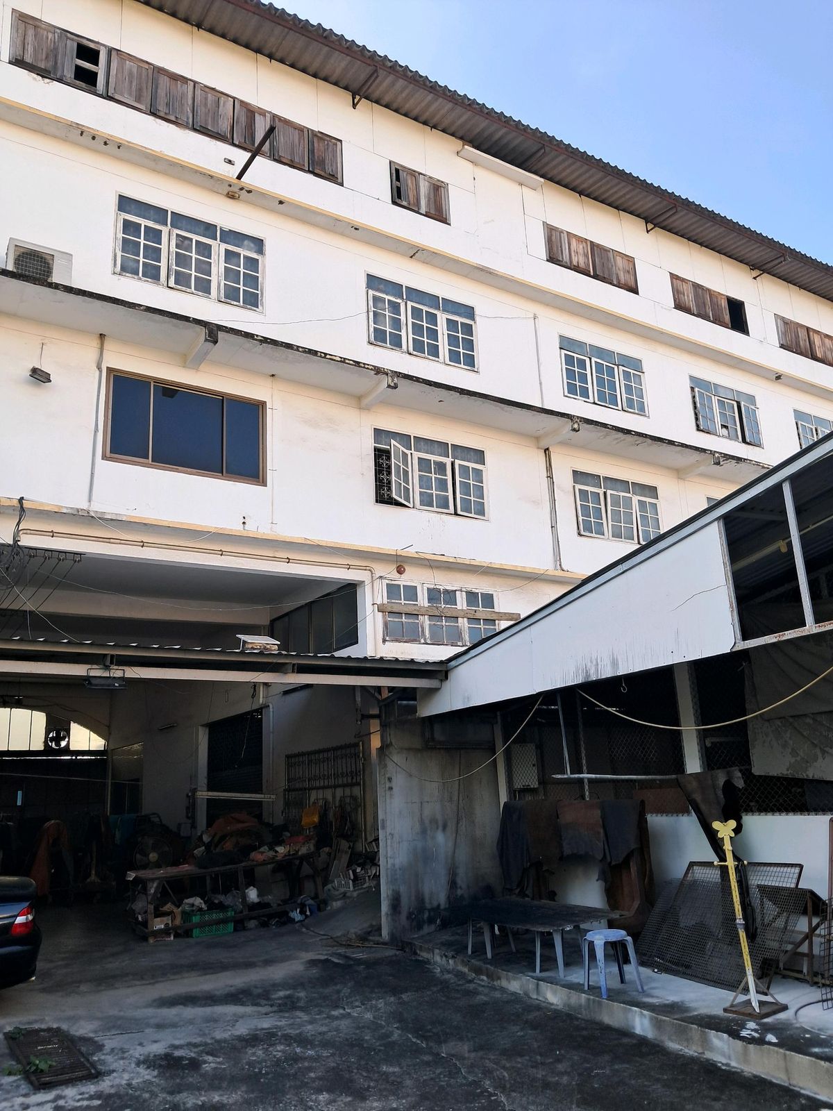 ขายโรงงานอ่อนนุช อุดมสุข : ขายที่ดินแถมตึกใกล้BTSและสายสีเหลือง 1047.5 ตร.ว.(2ไร่ 2งาน 47.6ตร.ว) จากปากซอยอ่อนนุช25 เพียง 30เมตร ใกล้ BTS อ่อนนุช ใกล้รถไฟฟ้าสายสีเหลือง เดินทางสะดวก