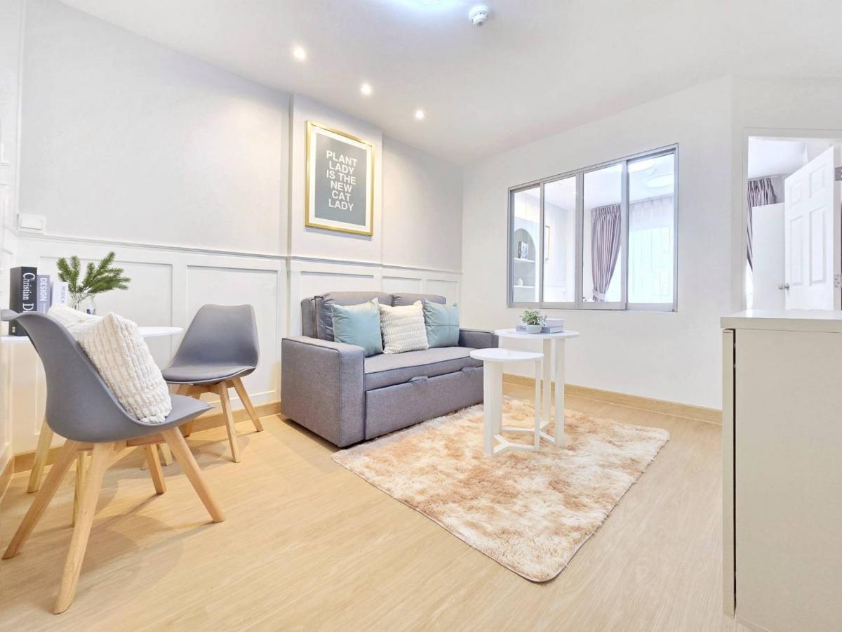 ขายคอนโดรามคำแหง หัวหมาก : ค่าเช่าเดือนละหลายพัน แป๊บเดียวก็หายไป แต่ถ้าจ่ายเท่ากันแล้วได้เป็นเจ้าของเองดีกว่าไหม? 🌿ลุมพินี คอนโดทาวน์ บดินทร์เดชา-รามคำแหง (Lumpini CondoTown Bodindecha-Ramkhamhaeng)🌿 พร้อมให้คุณมีบ้านเป็นของตัวเอง ในราคาที่คุ้มกว่าเช่า 💸