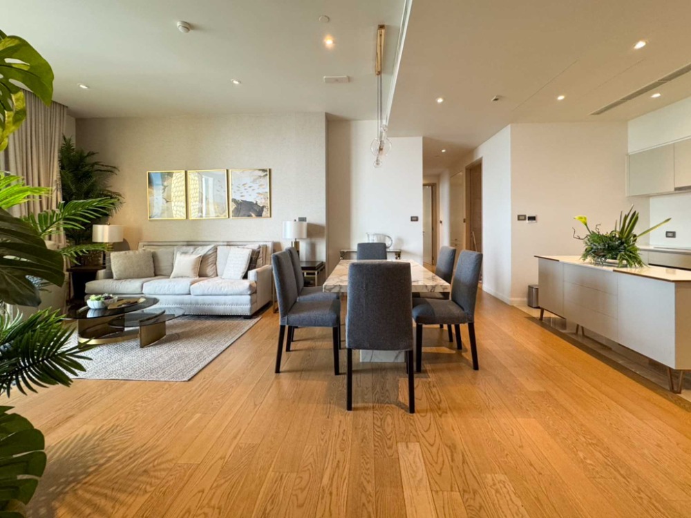 ให้เช่าคอนโดวงเวียนใหญ่ เจริญนคร : Magnolias Waterfront Residences - Luxurious High Floor 3 Beds Condo for Rent!