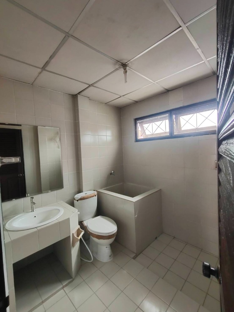 For SaleHouseNawamin, Ramindra : Urgently sale, Detached house, ready to move in, near shopping malls, markets, schools, expressway entrance/exit points