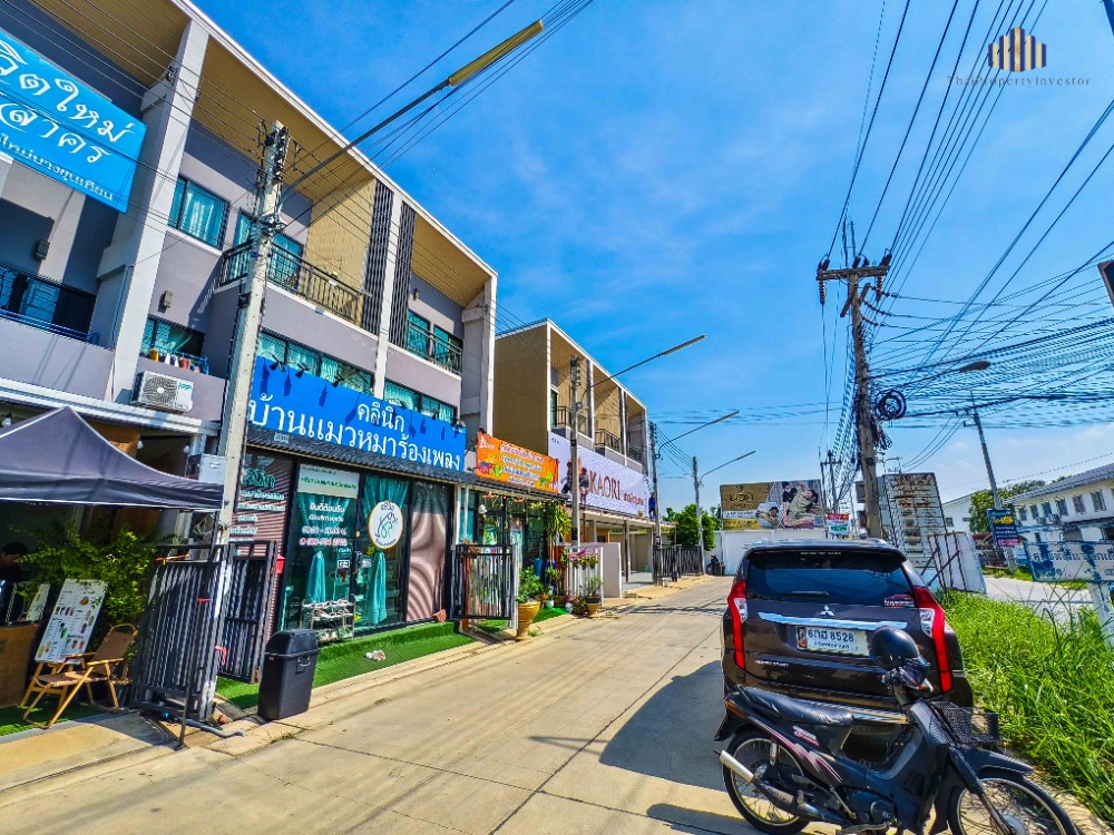 For SaleShop HouseMahachai Samut Sakhon : Dont miss this great opportunity in a high potential location, ready to generate income immediately! Golden opportunity for investors! 3-storey commercial building with tenants, on the road, prime location, near the community, stable income 17,000 baht/mo