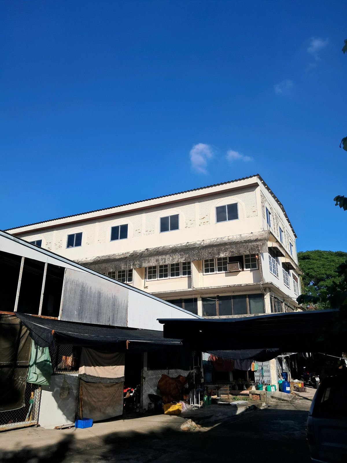 ขายโรงงานอ่อนนุช อุดมสุข : ขายที่ดินแถมตึกใกล้BTSและสายสีเหลือง 1047.5 ตร.ว.(2ไร่ 2งาน 47.6ตร.ว) จากปากซอยอ่อนนุช25 เพียง 30เมตร ใกล้ BTS อ่อนนุช ใกล้รถไฟฟ้าสายสีเหลือง เดินทางสะดวก