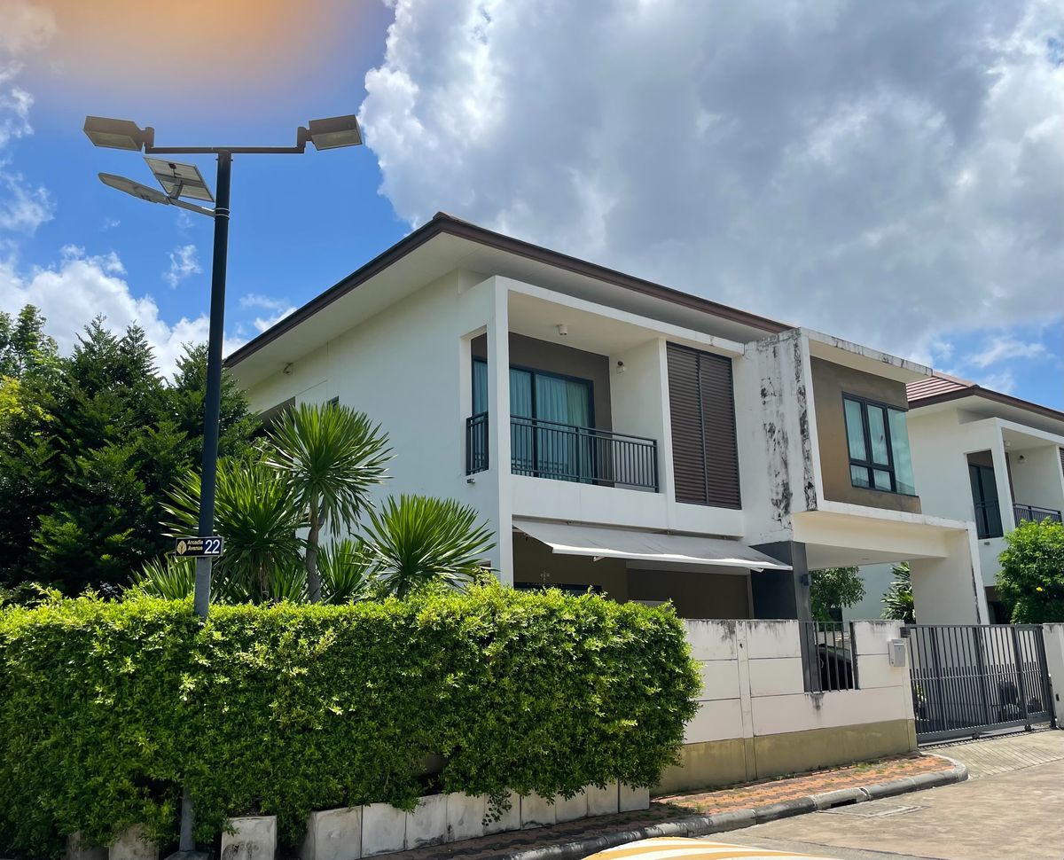 ขายบ้านพัฒนาการ ศรีนครินทร์ : ขายด่วน บ้านเด่ี่ยวหลังมุม Villa Arcadia - Srinakarin ซอยศรีด่าน 22
