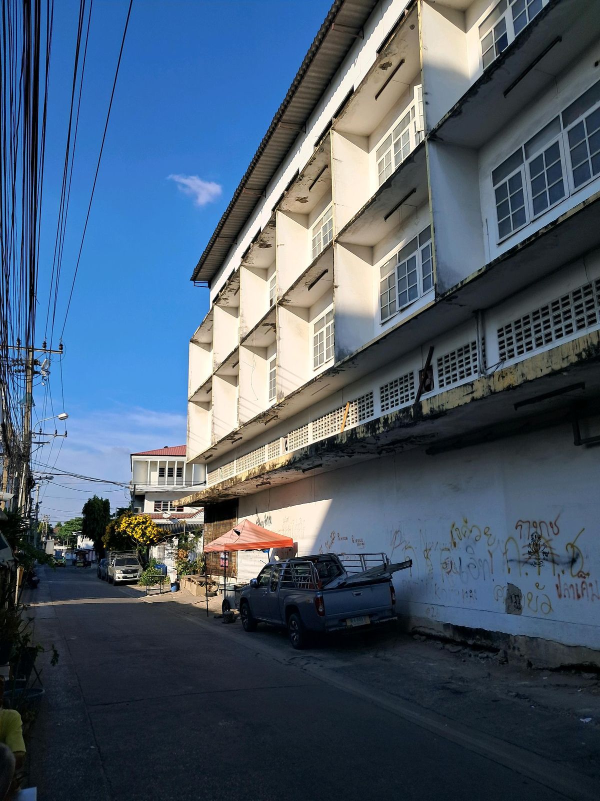 ขายโรงงานอ่อนนุช อุดมสุข : ขายที่ดินแถมตึกใกล้BTSและสายสีเหลือง 1047.5 ตร.ว.(2ไร่ 2งาน 47.6ตร.ว) จากปากซอยอ่อนนุช25 เพียง 30เมตร ใกล้ BTS อ่อนนุช ใกล้รถไฟฟ้าสายสีเหลือง เดินทางสะดวก