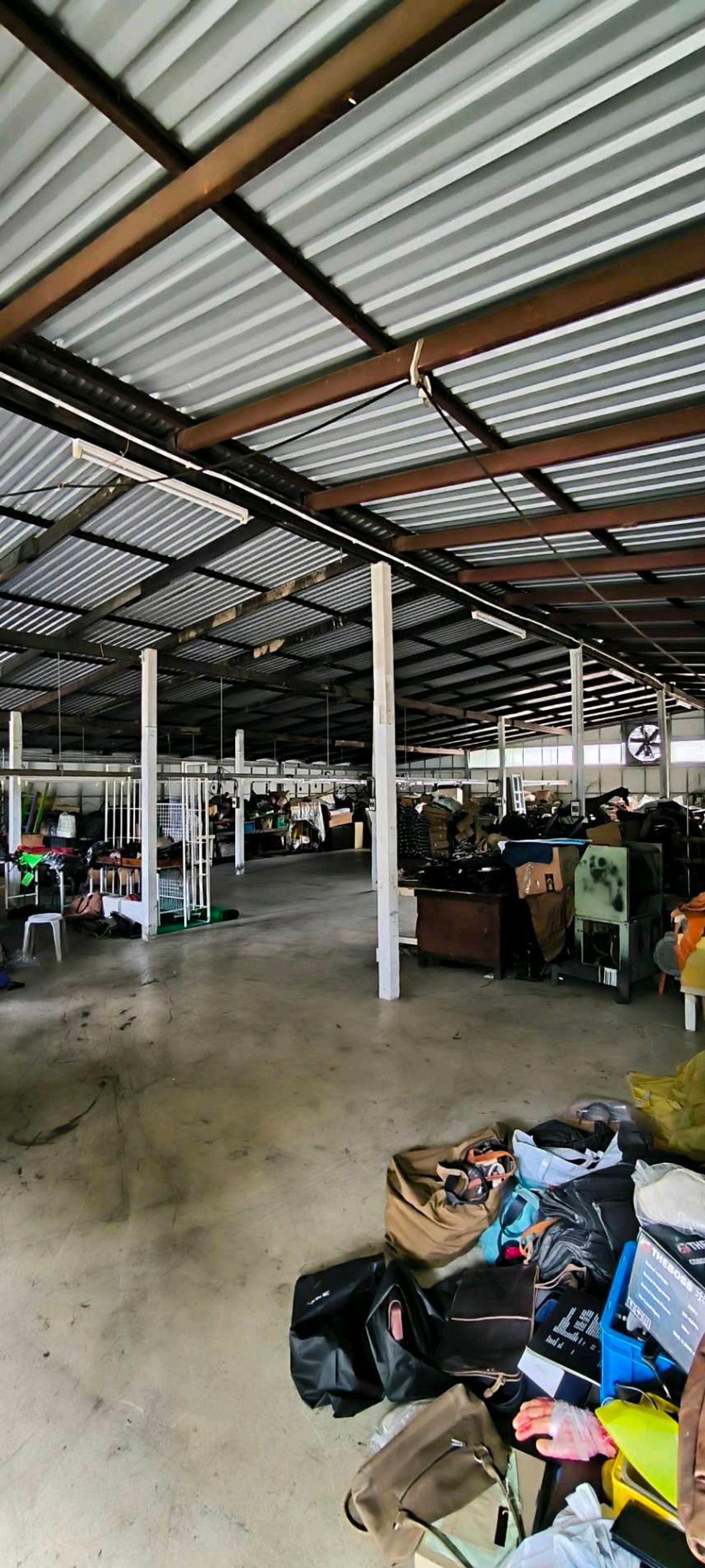 ขายโรงงานอ่อนนุช อุดมสุข : ขายที่ดินแถมตึกใกล้BTSและสายสีเหลือง 1047.5 ตร.ว.(2ไร่ 2งาน 47.6ตร.ว) จากปากซอยอ่อนนุช25 เพียง 30เมตร ใกล้ BTS อ่อนนุช ใกล้รถไฟฟ้าสายสีเหลือง เดินทางสะดวก