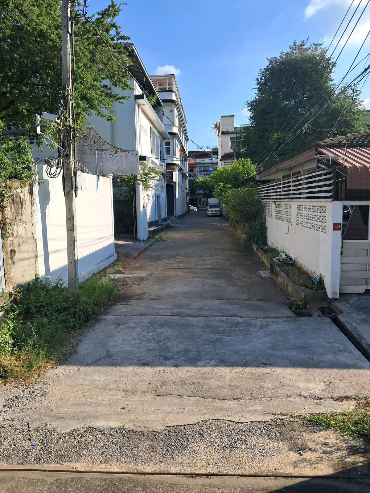 ขายโรงงานอ่อนนุช อุดมสุข : ขายที่ดินแถมตึกใกล้BTSและสายสีเหลือง 1047.5 ตร.ว.(2ไร่ 2งาน 47.6ตร.ว) จากปากซอยอ่อนนุช25 เพียง 30เมตร ใกล้ BTS อ่อนนุช ใกล้รถไฟฟ้าสายสีเหลือง เดินทางสะดวก