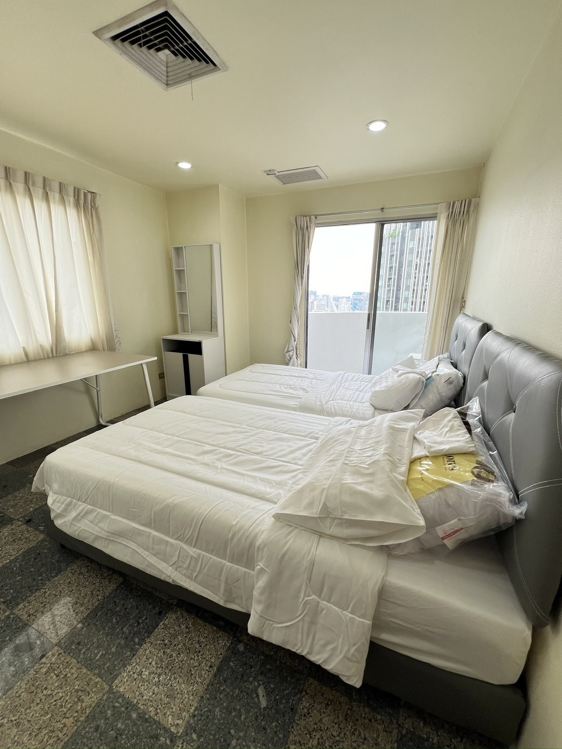 ให้เช่าคอนโดวิทยุ ชิดลม หลังสวน : Wittayu Complex, 3 bed, 52000 per month