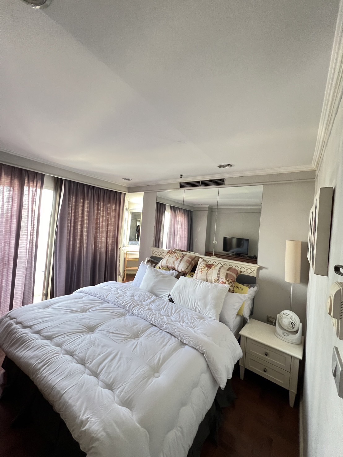 ให้เช่าคอนโดวิทยุ ชิดลม หลังสวน : Wittayu Complex, 3 bed, 52000 per month