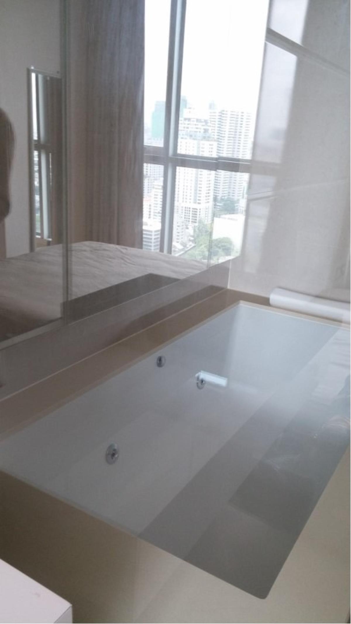 For RentCondoRama9, Petchburi, RCA : 03/04/2026, Rent The Address Asoke 1 bedroom 35 sqm. Near MRT Phetchaburi for only 23,000฿/month
Modern living with fitness center - swimming pool - 24-hour security system. 0642748883