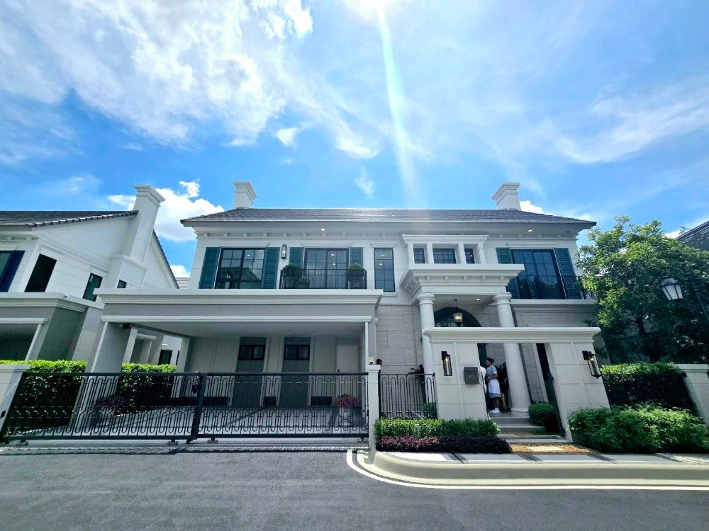 ขายบ้านพัฒนาการ ศรีนครินทร์ : ❖ Type L330 ❖ บ้านเดี่ยว 2 ชั้น 87.50 ตร.ว., 330.00 ตร.ม. | 4 ห้องนอน, 5 ห้องน้ำ | ใกล้ Little Walk กรุงเทพกรีฑา 6 นาที, มาร์เก็ต เพลส กรุงเทพกรีฑา 9 นาที, รร.นานาชาติไบรท์ตัน คอลเลจ 11 นาที