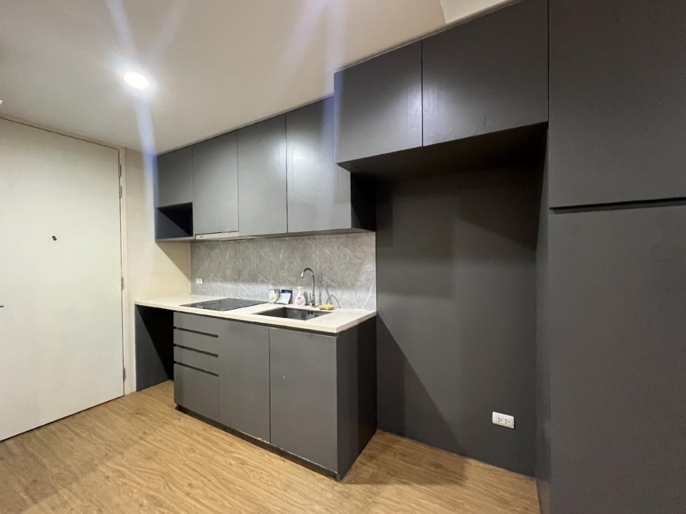 ขายคอนโดสีลม ศาลาแดง บางรัก : Siamese Surawong【𝐒𝐄𝐋𝐋】🔥คอนโดที่ออกแบบให้มีพื้นที่ใช้สอยกว้างขวาง ใกล้ศูนย์กลางธุรกิจสีลม พร้อมเข้าอยู่ 🔥  ติดต่อไลน์ไอดี: @hacondo