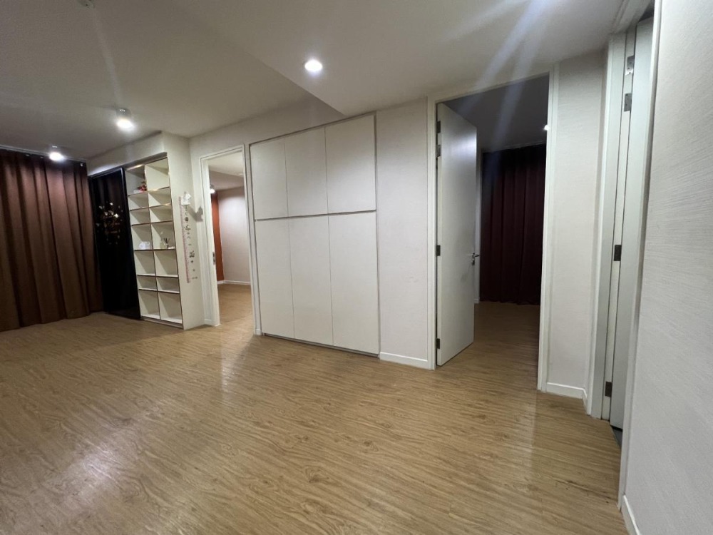 ขายคอนโดสีลม ศาลาแดง บางรัก : Siamese Surawong【𝐒𝐄𝐋𝐋】🔥คอนโดที่ออกแบบให้มีพื้นที่ใช้สอยกว้างขวาง ใกล้ศูนย์กลางธุรกิจสีลม พร้อมเข้าอยู่ 🔥  ติดต่อไลน์ไอดี: @hacondo