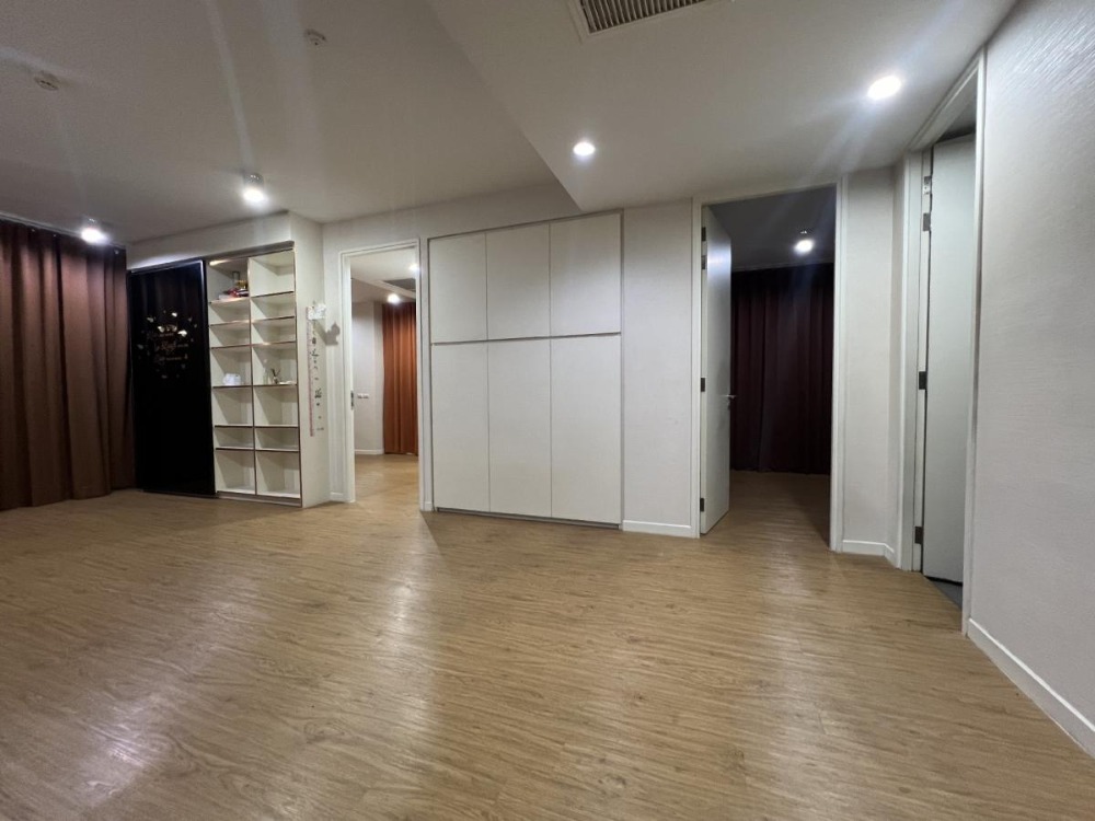 ขายคอนโดสีลม ศาลาแดง บางรัก : Siamese Surawong【𝐒𝐄𝐋𝐋】🔥คอนโดที่ออกแบบให้มีพื้นที่ใช้สอยกว้างขวาง ใกล้ศูนย์กลางธุรกิจสีลม พร้อมเข้าอยู่ 🔥  ติดต่อไลน์ไอดี: @hacondo