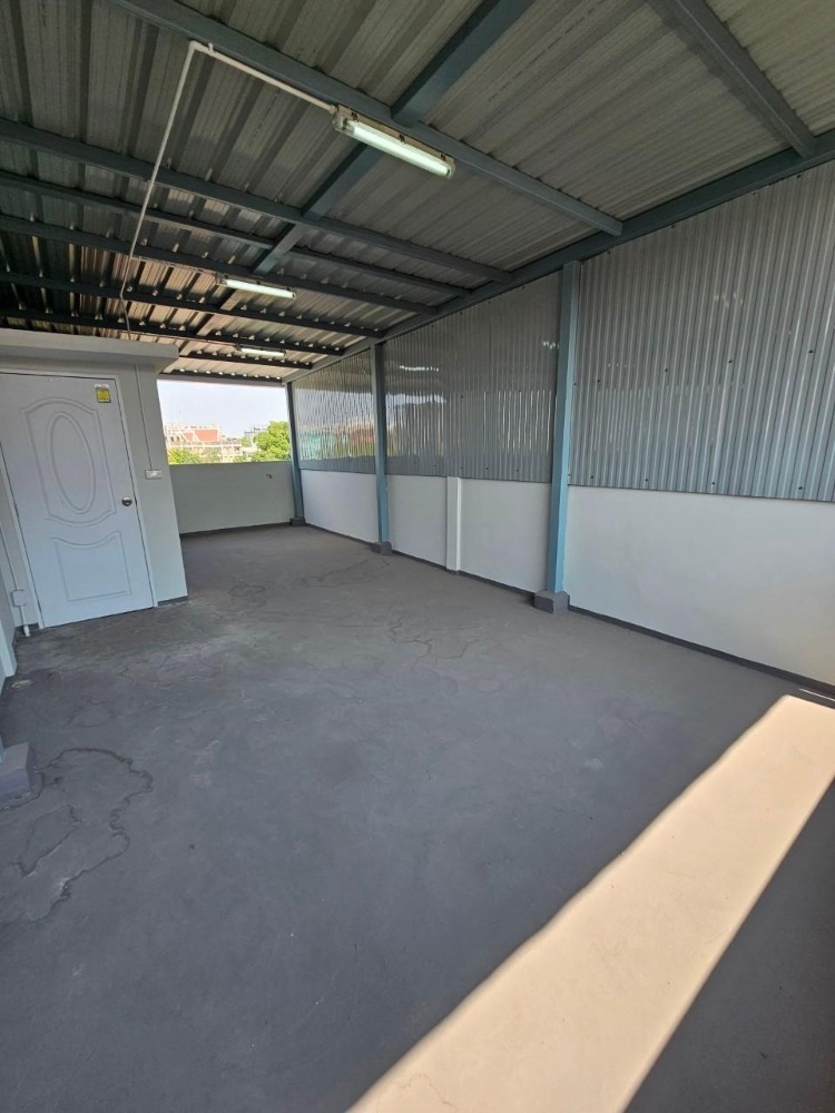 For RentShop HouseKasetsart, Ratchayothin : Townhome Wat Phra Sri, available for rent, suitable for use as an office, warehouse, etc.