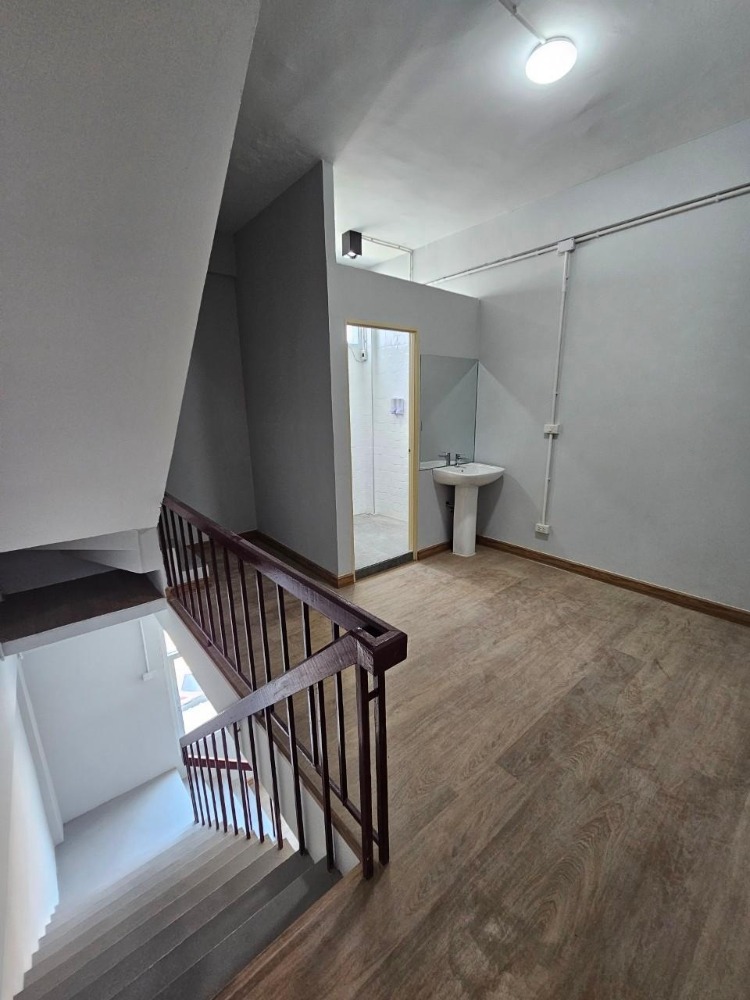 For RentShop HouseKasetsart, Ratchayothin : Townhome Wat Phra Sri, available for rent, suitable for use as an office, warehouse, etc.