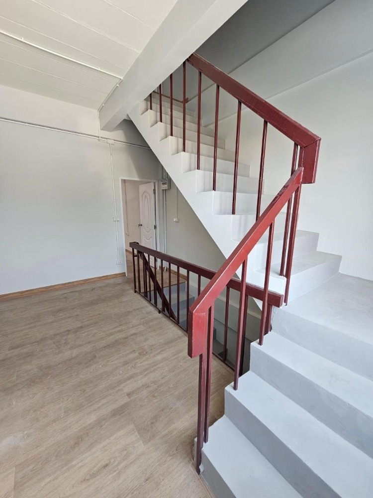 For RentShop HouseKasetsart, Ratchayothin : Townhome Wat Phra Sri, available for rent, suitable for use as an office, warehouse, etc.