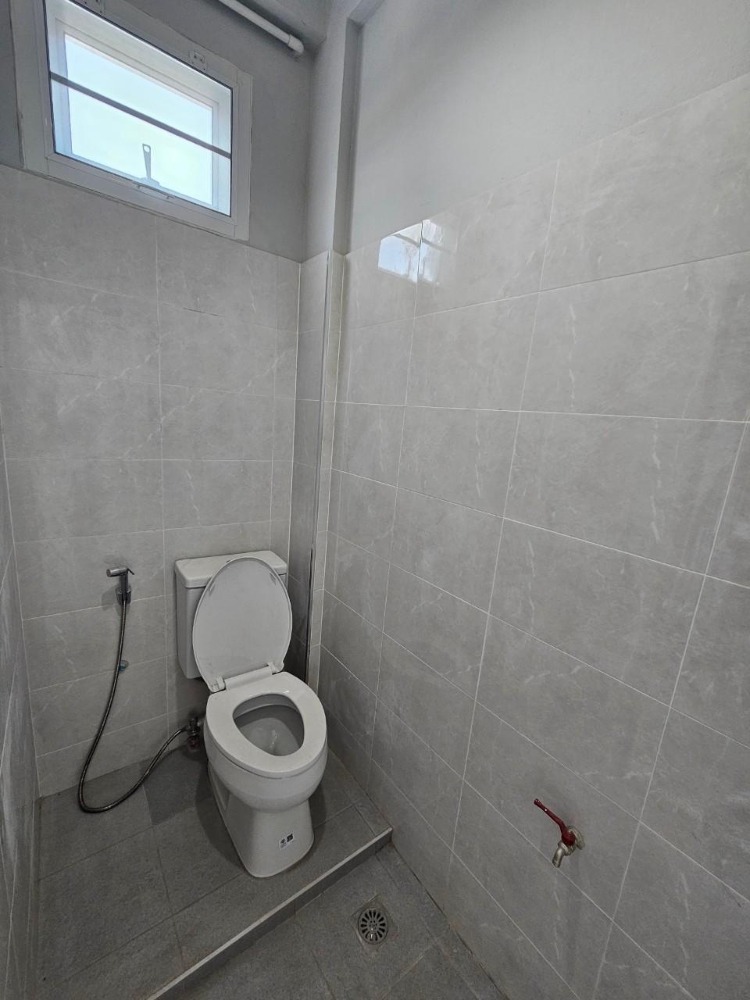 For RentShop HouseKasetsart, Ratchayothin : Townhome Wat Phra Sri, available for rent, suitable for use as an office, warehouse, etc.