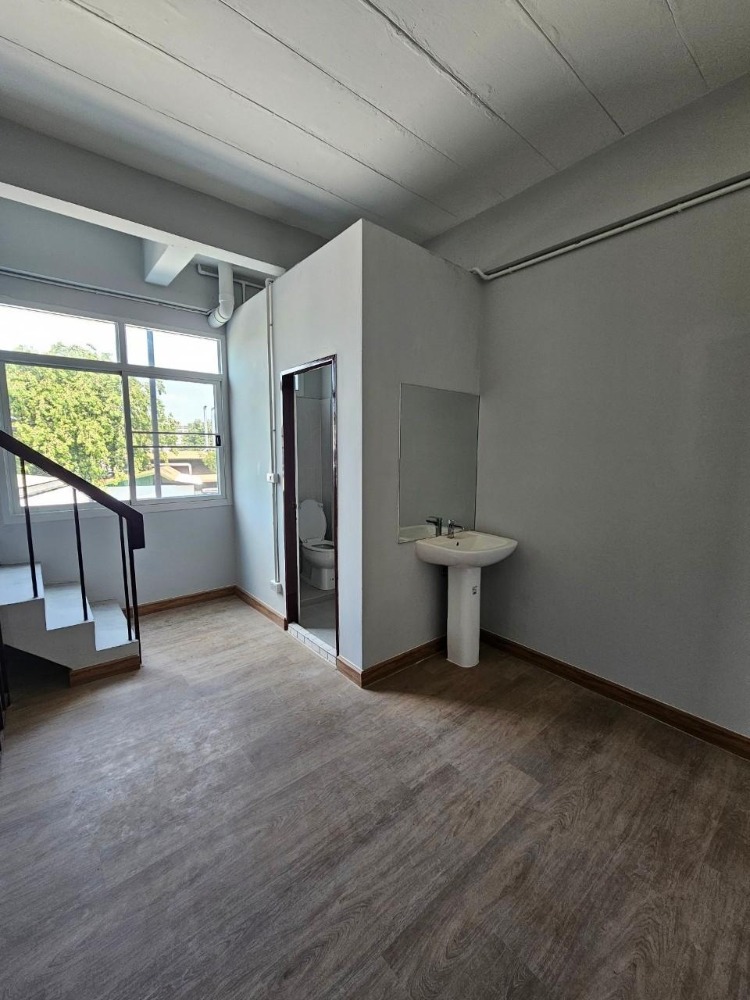 For RentShop HouseKasetsart, Ratchayothin : Townhome Wat Phra Sri, available for rent, suitable for use as an office, warehouse, etc.