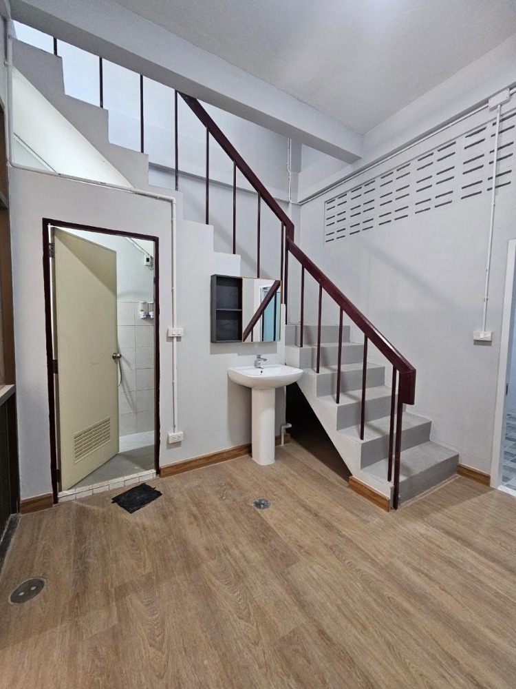 For RentShop HouseKasetsart, Ratchayothin : Townhome Wat Phra Sri, available for rent, suitable for use as an office, warehouse, etc.