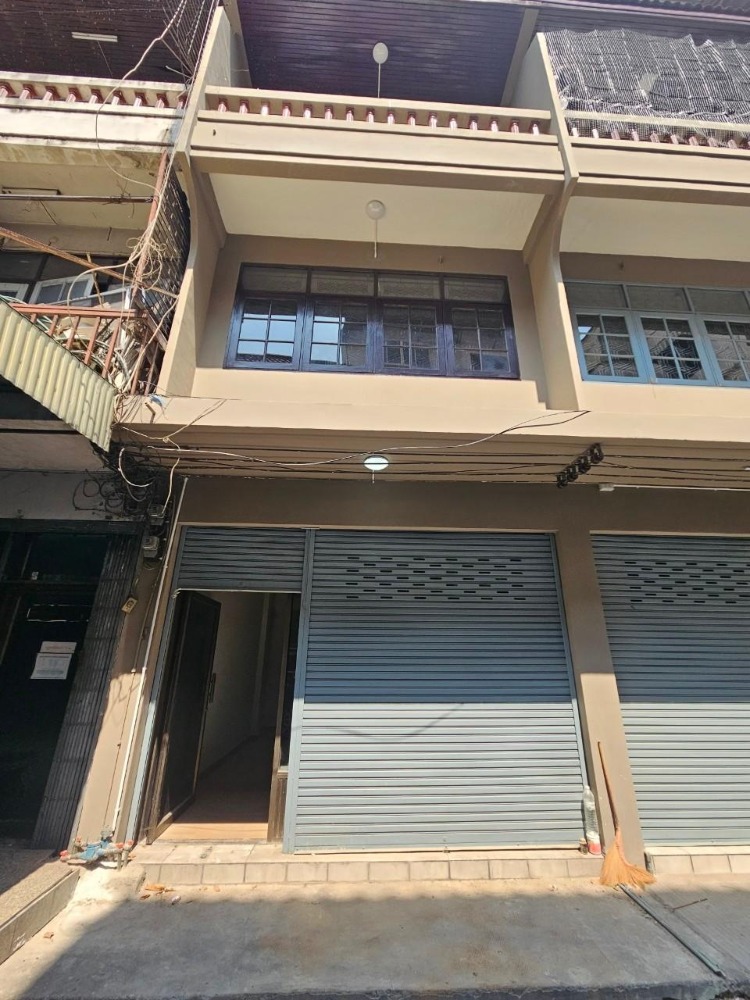 For RentShop HouseKasetsart, Ratchayothin : Townhome Wat Phra Sri, available for rent, suitable for use as an office, warehouse, etc.