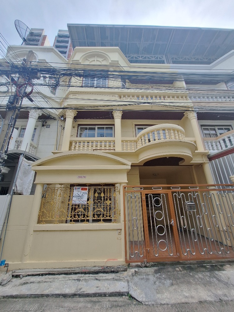 For SaleTownhomeRama3 (Riverside),Satupadit : Townhouse for sale, Baan Thawi Watthana Villa, Narathiwat 22, near the BTS, size 27 sq m, 4 bedrooms, great value!