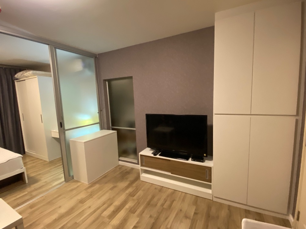 For RentCondoLadkrabang, Suwannaphum Airport : The room is ready to move in, with complete furniture for all functions.
