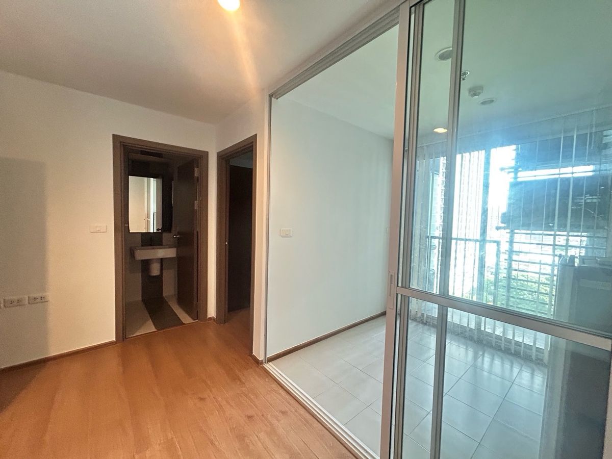 ขายคอนโดอ่อนนุช อุดมสุข : ขาย The base sukhumvit 77 ห้องวิวสระ พร้อมเข้าอยู่ค่ะ