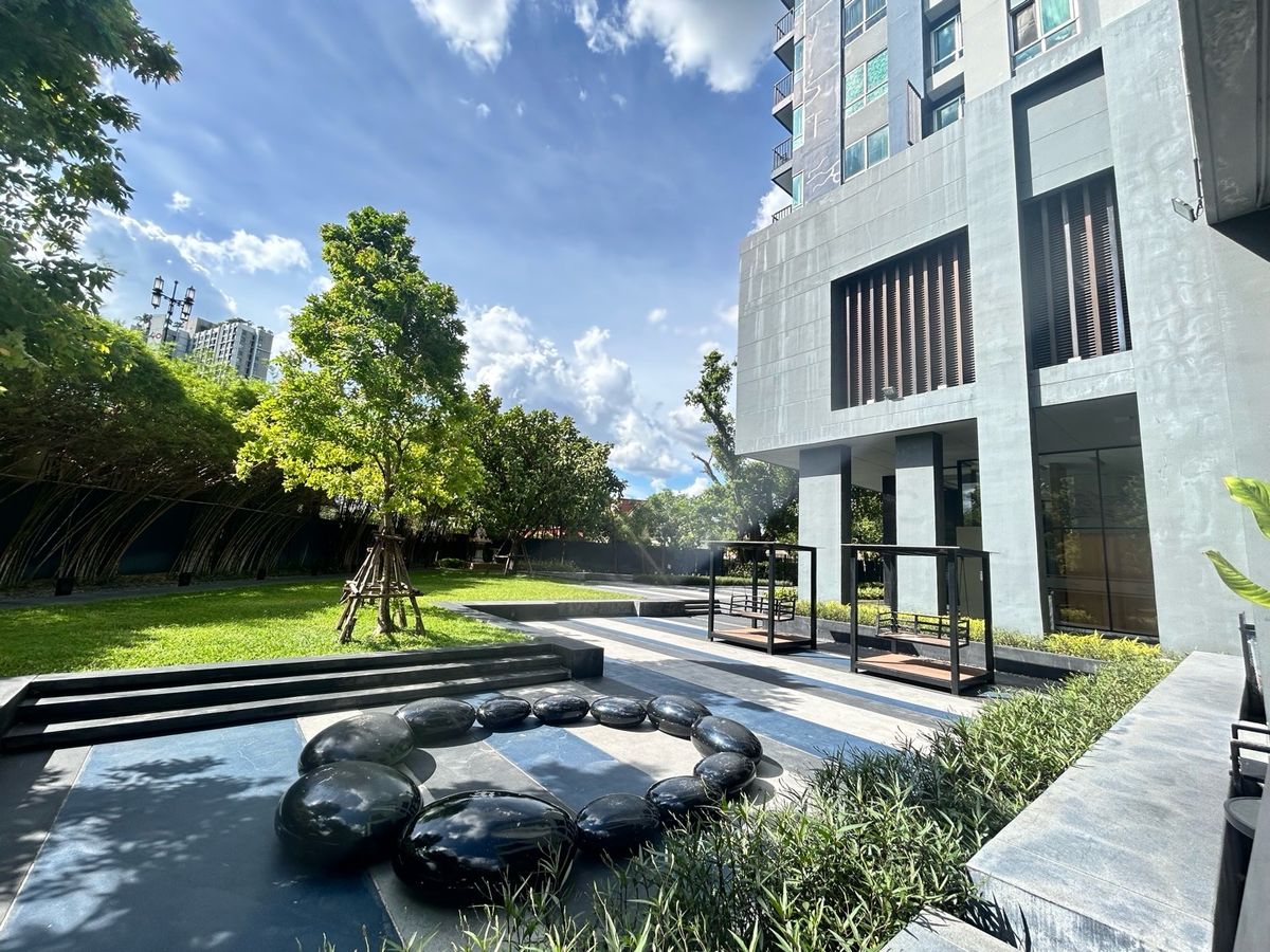 ขายคอนโดอ่อนนุช อุดมสุข : ขาย The base sukhumvit 77 ห้องวิวสระ พร้อมเข้าอยู่ค่ะ