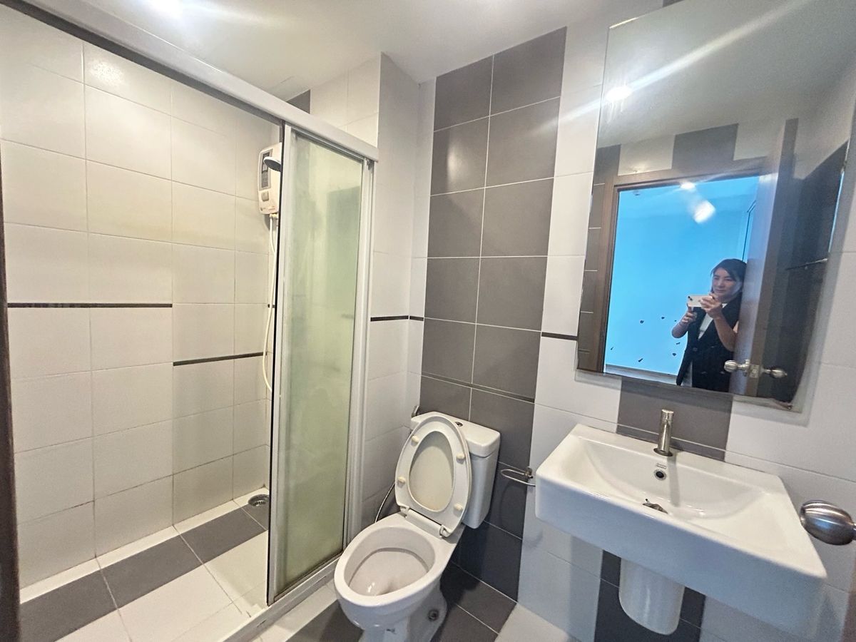 ขายคอนโดอ่อนนุช อุดมสุข : ขาย The base sukhumvit 77 ห้องวิวสระ พร้อมเข้าอยู่ค่ะ