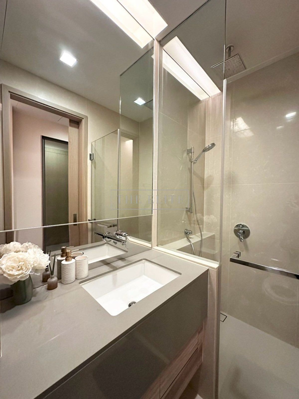 ขายคอนโดสุขุมวิท อโศก ทองหล่อ : 💥เจ้าของขายด่วน !! The Esse Asoke 💥ราคาถูกมาก ทำเลดี ชั้นสูง วิวสวย เดินทางสะดวก ใกล้ BTS-Asok 🚄