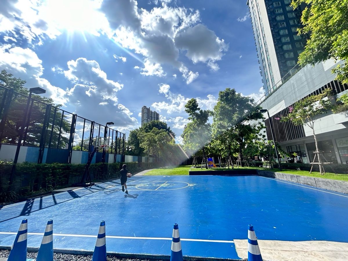 ขายคอนโดอ่อนนุช อุดมสุข : ขาย The base sukhumvit 77 ห้องวิวสระ พร้อมเข้าอยู่ค่ะ