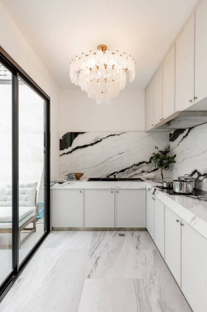 ขายทาวน์โฮมปิ่นเกล้า จรัญสนิทวงศ์ : The Blisz Iconic สาทร - จรัญ 35  บ้านใกล้ศิริราช MRT ไฟฉาย โครงการใหม่ พรีเมี่ยมทาวน์โฮม 3 ชั้นครึ่ง 195 ตร.ม. บนทำเลที่ดีที่สุดบนถนนจรัญสนิทวงศ์  เริ่ม 7.79 ลบ.*