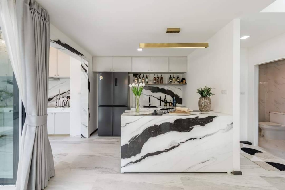 ขายทาวน์โฮมปิ่นเกล้า จรัญสนิทวงศ์ : The Blisz Iconic สาทร - จรัญ 35  บ้านใกล้ศิริราช MRT ไฟฉาย โครงการใหม่ พรีเมี่ยมทาวน์โฮม 3 ชั้นครึ่ง 195 ตร.ม. บนทำเลที่ดีที่สุดบนถนนจรัญสนิทวงศ์  เริ่ม 7.79 ลบ.*