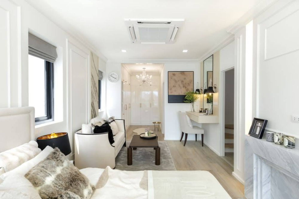 ขายทาวน์โฮมปิ่นเกล้า จรัญสนิทวงศ์ : The Blisz Iconic สาทร - จรัญ 35  บ้านใกล้ศิริราช MRT ไฟฉาย โครงการใหม่ พรีเมี่ยมทาวน์โฮม 3 ชั้นครึ่ง 195 ตร.ม. บนทำเลที่ดีที่สุดบนถนนจรัญสนิทวงศ์  เริ่ม 7.79 ลบ.*