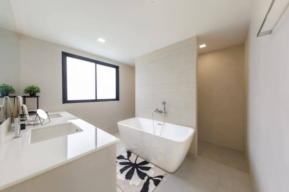 ขายทาวน์โฮมปิ่นเกล้า จรัญสนิทวงศ์ : The Blisz Iconic สาทร - จรัญ 35  บ้านใกล้ศิริราช MRT ไฟฉาย โครงการใหม่ พรีเมี่ยมทาวน์โฮม 3 ชั้นครึ่ง 195 ตร.ม. บนทำเลที่ดีที่สุดบนถนนจรัญสนิทวงศ์  เริ่ม 7.79 ลบ.*